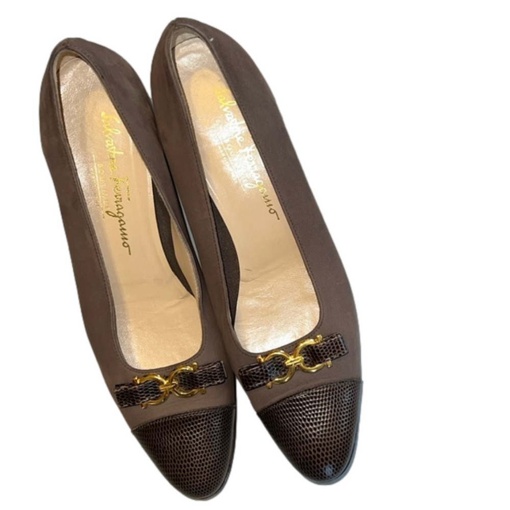 Vintage Salvatore Ferragamo Boutique Low Heel Square Pumps Gold Buckle Sz 8.5